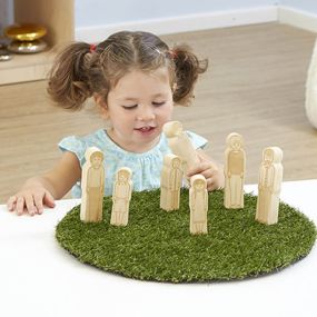 Small World Toddler Wooden Doll Family 7pk
