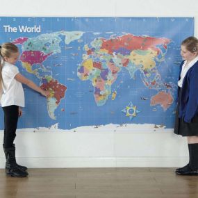 Bee-BotÂ® World Map W0.594 x L0.420m | Creative Activity