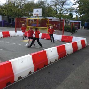 Playground Barriers and Dividers 21pk Black/White